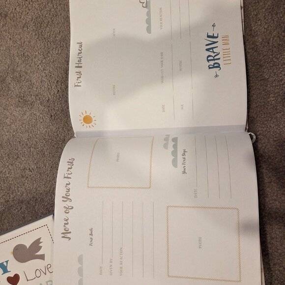 Boy's baby book - Picture 3 of 4